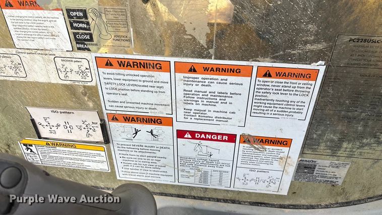 image for item ED2296 2010 Komatsu PC228USLC-3 excavator