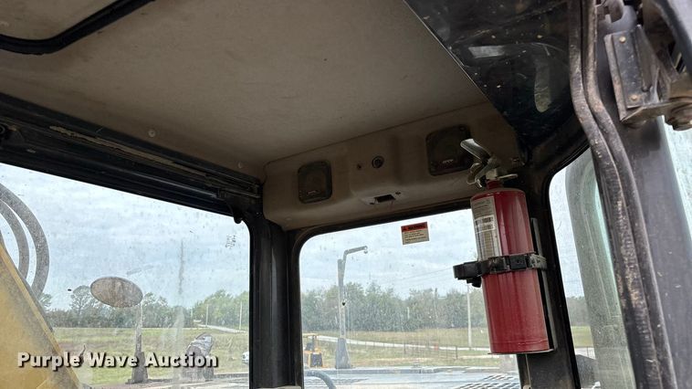 image for item ED2296 2010 Komatsu PC228USLC-3 excavator