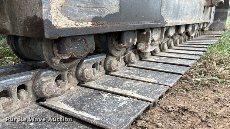 image for item ED2296 2010 Komatsu PC228USLC-3 excavator