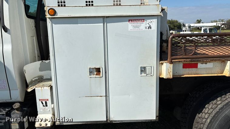 image for item ED2297 2006 Chevrolet C8500 digger derrick truck