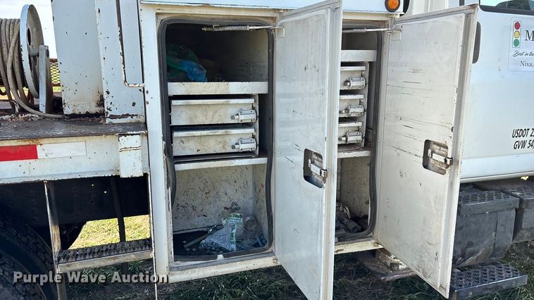 image for item ED2297 2006 Chevrolet C8500 digger derrick truck