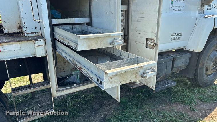 image for item ED2297 2006 Chevrolet C8500 digger derrick truck