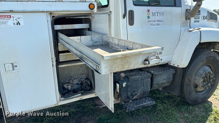 image for item ED2297 2006 Chevrolet C8500 digger derrick truck