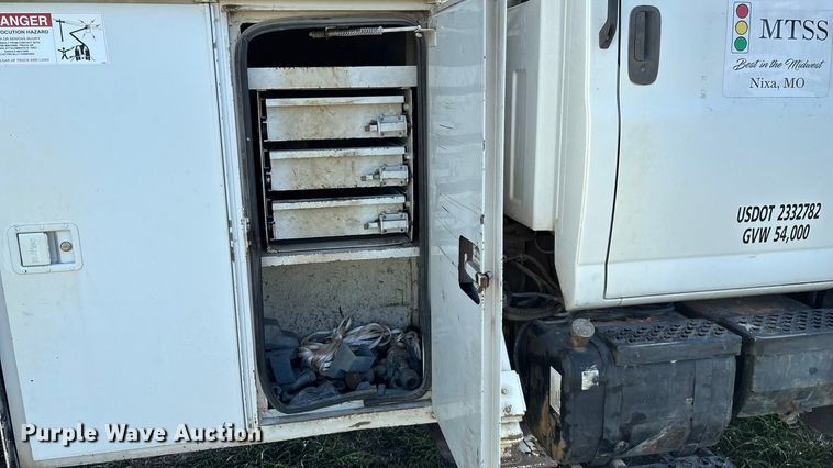 image for item ED2297 2006 Chevrolet C8500 digger derrick truck