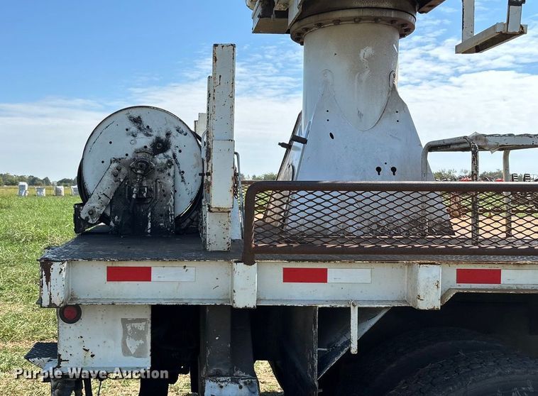 image for item ED2297 2006 Chevrolet C8500 digger derrick truck