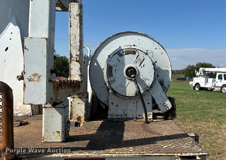 image for item ED2297 2006 Chevrolet C8500 digger derrick truck