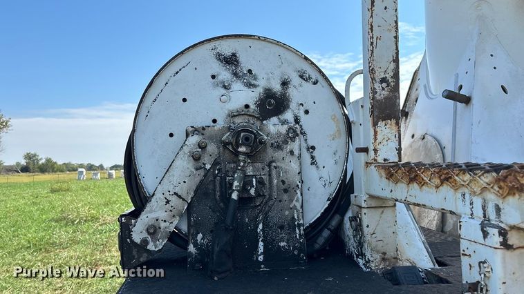 image for item ED2297 2006 Chevrolet C8500 digger derrick truck