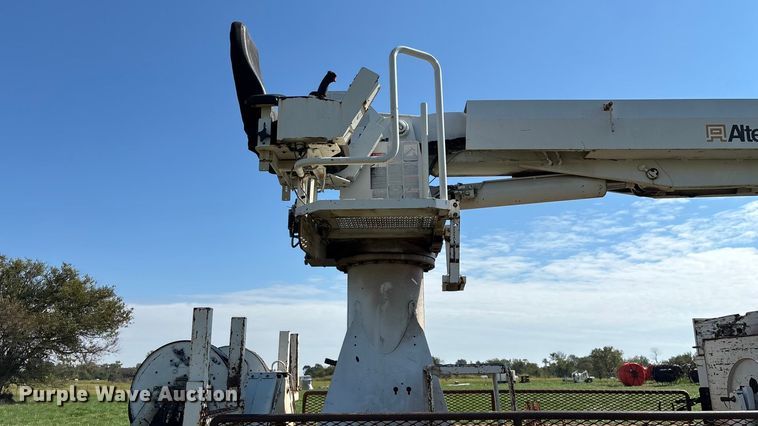 image for item ED2297 2006 Chevrolet C8500 digger derrick truck