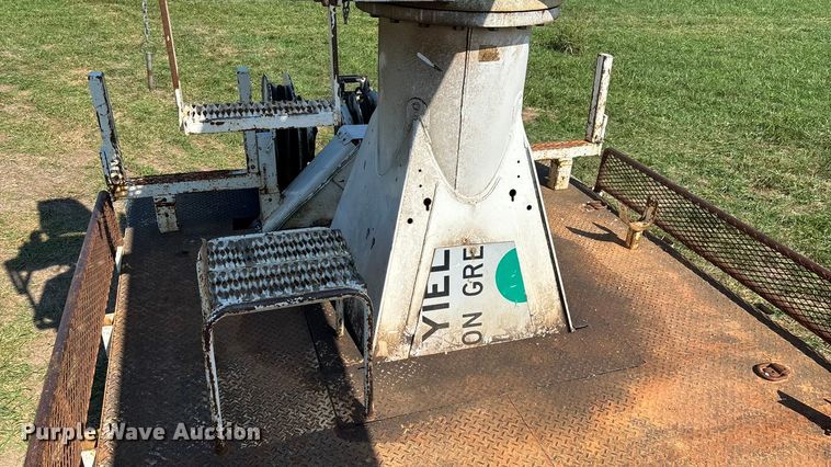 image for item ED2297 2006 Chevrolet C8500 digger derrick truck