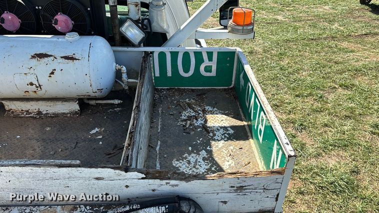 image for item ED2297 2006 Chevrolet C8500 digger derrick truck