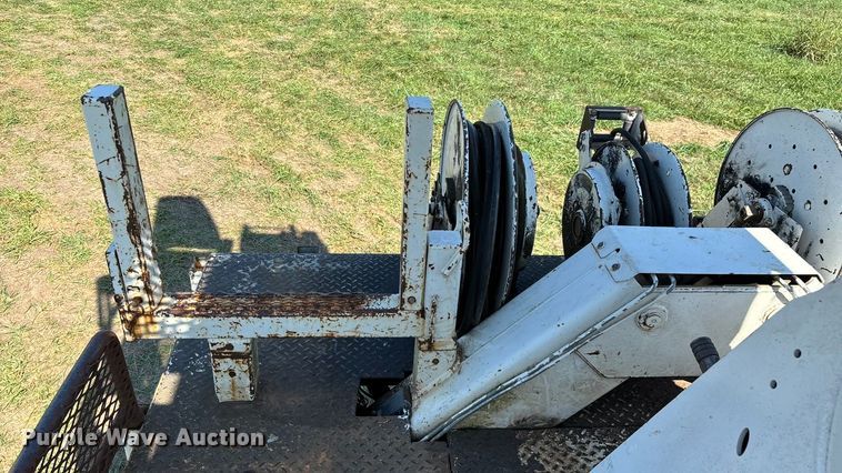 image for item ED2297 2006 Chevrolet C8500 digger derrick truck