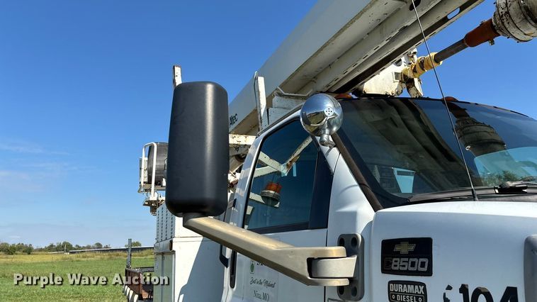 image for item ED2297 2006 Chevrolet C8500 digger derrick truck