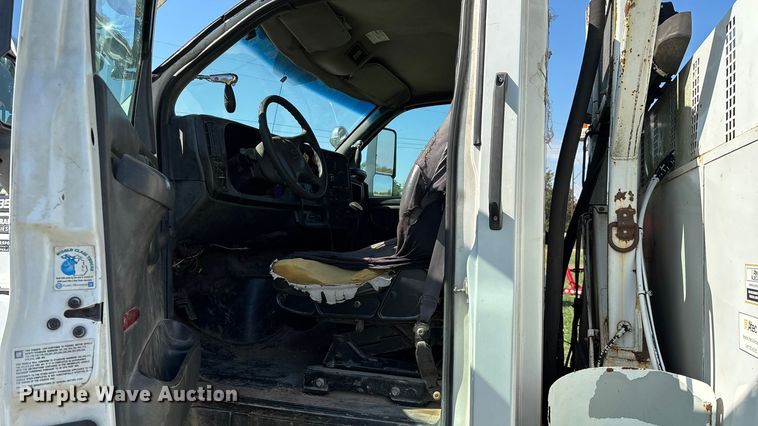image for item ED2297 2006 Chevrolet C8500 digger derrick truck