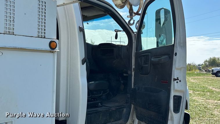 image for item ED2297 2006 Chevrolet C8500 digger derrick truck