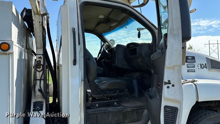 image for item ED2297 2006 Chevrolet C8500 digger derrick truck