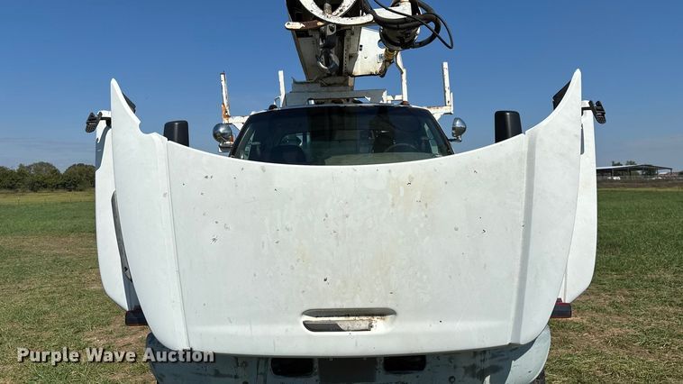 image for item ED2297 2006 Chevrolet C8500 digger derrick truck