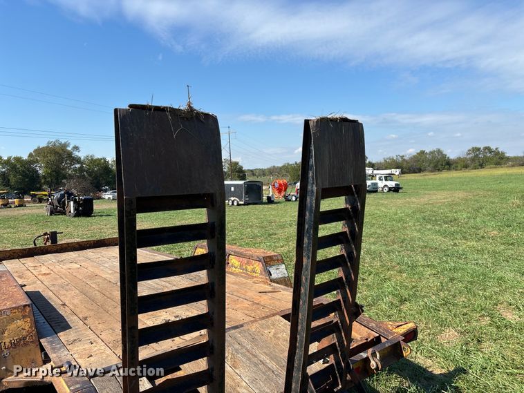 image for item ED2298 2005 Redi Haul equipment trailer