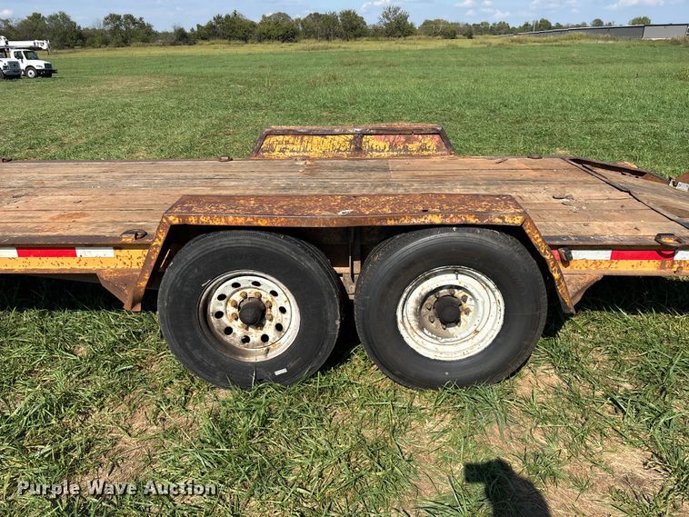 image for item ED2298 2005 Redi Haul equipment trailer