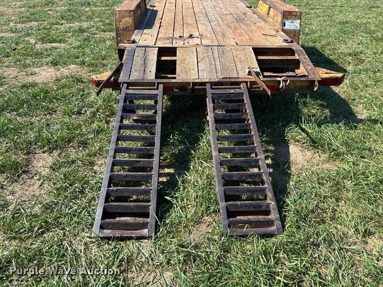 image for item ED2298 2005 Redi Haul equipment trailer