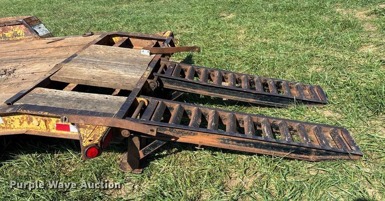 image for item ED2298 2005 Redi Haul equipment trailer