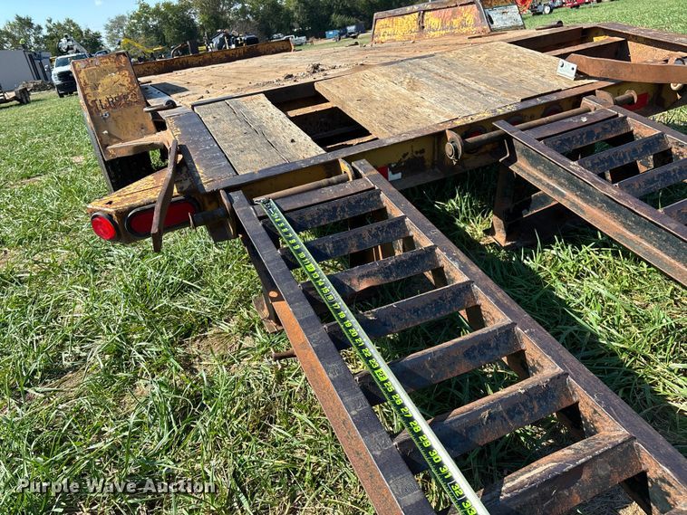 image for item ED2298 2005 Redi Haul equipment trailer