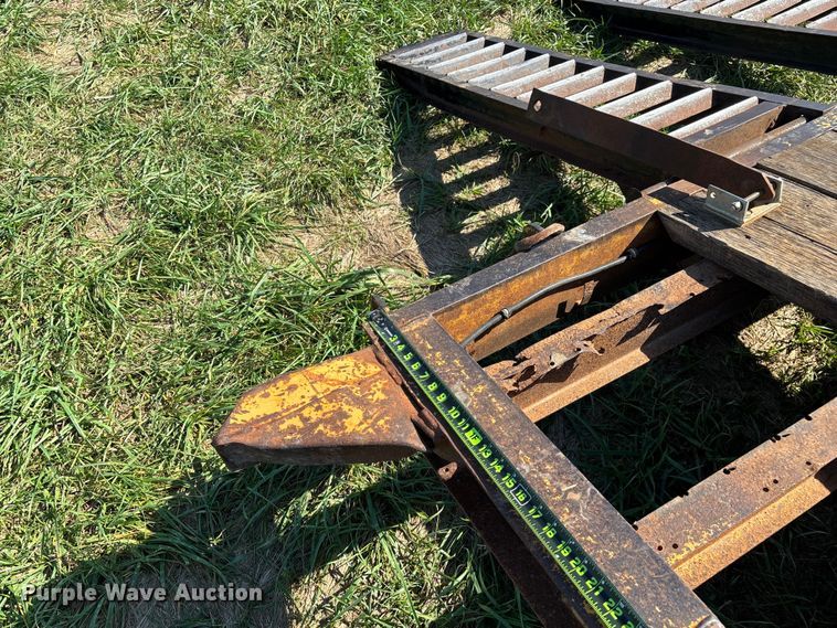 image for item ED2298 2005 Redi Haul equipment trailer