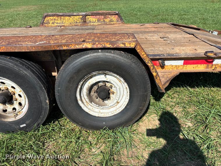 image for item ED2298 2005 Redi Haul equipment trailer