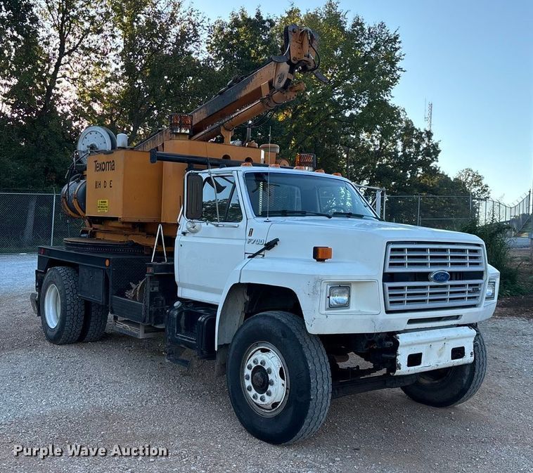 image for item ED2300 1992 Ford F700 pressure digger truck