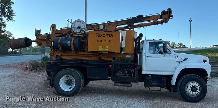 image for item ED2300 1992 Ford F700 pressure digger truck