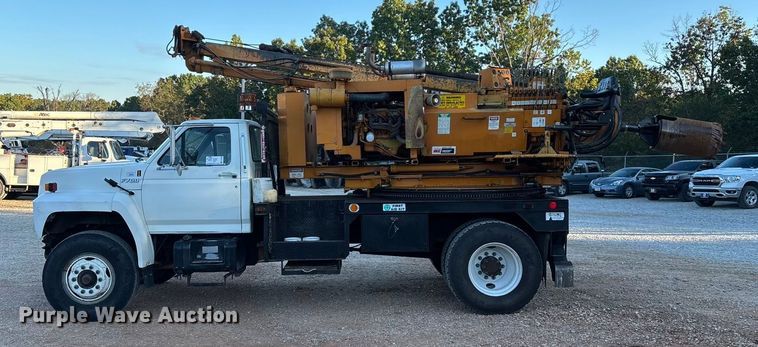 image for item ED2300 1992 Ford F700 pressure digger truck
