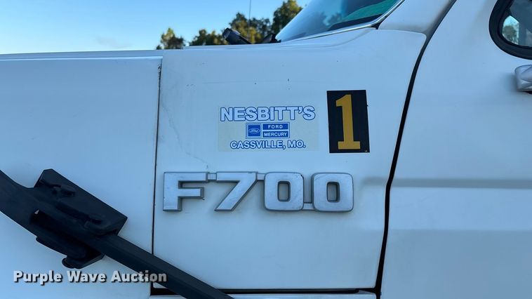 image for item ED2300 1992 Ford F700 pressure digger truck