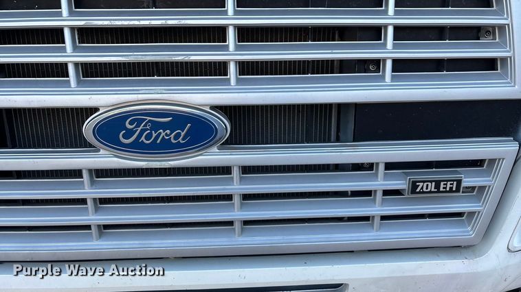 image for item ED2300 1992 Ford F700 pressure digger truck
