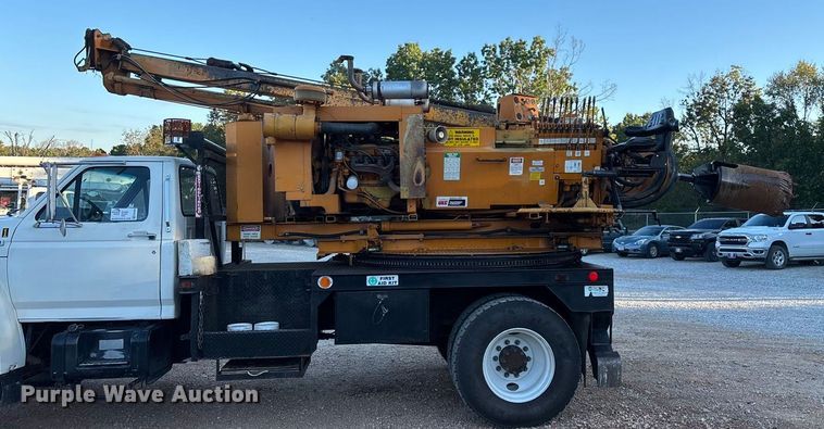 image for item ED2300 1992 Ford F700 pressure digger truck