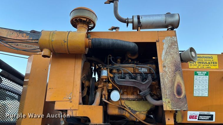 image for item ED2300 1992 Ford F700 pressure digger truck