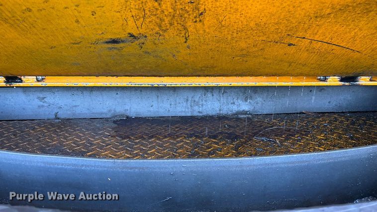 image for item ED2300 1992 Ford F700 pressure digger truck