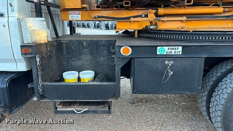 image for item ED2300 1992 Ford F700 pressure digger truck