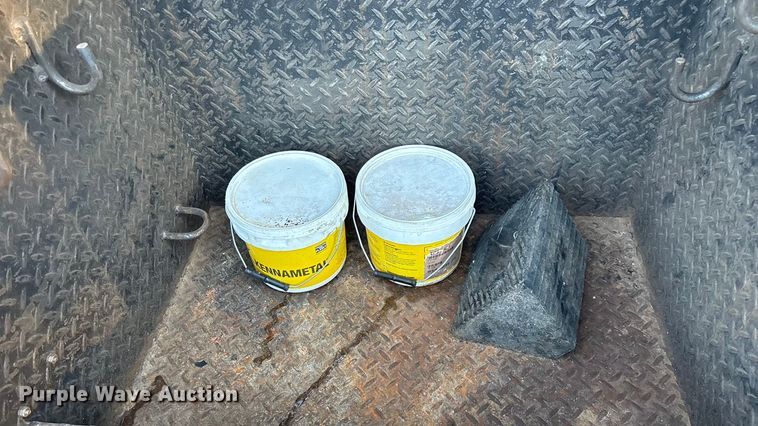 image for item ED2300 1992 Ford F700 pressure digger truck