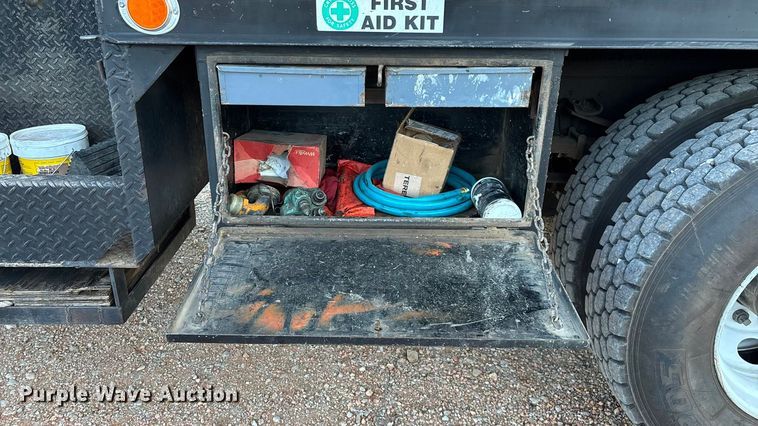 image for item ED2300 1992 Ford F700 pressure digger truck