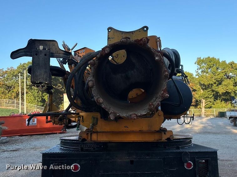 image for item ED2300 1992 Ford F700 pressure digger truck