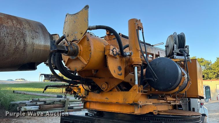 image for item ED2300 1992 Ford F700 pressure digger truck