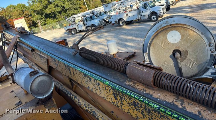 image for item ED2300 1992 Ford F700 pressure digger truck