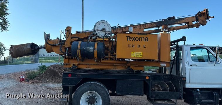 image for item ED2300 1992 Ford F700 pressure digger truck