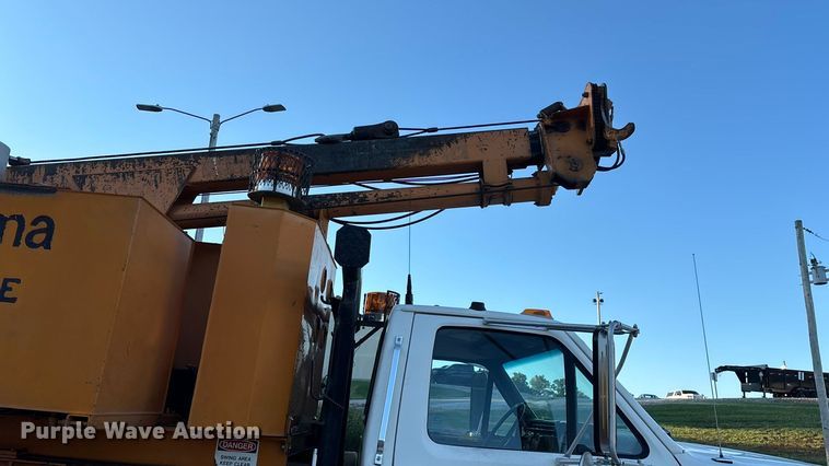 image for item ED2300 1992 Ford F700 pressure digger truck