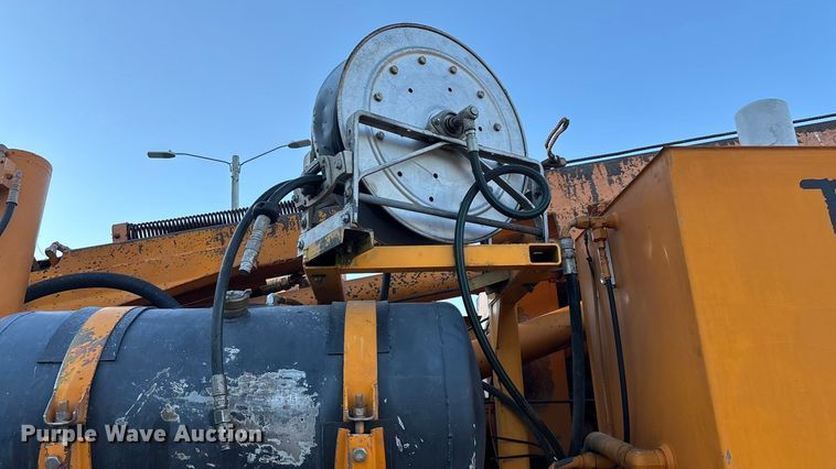 image for item ED2300 1992 Ford F700 pressure digger truck