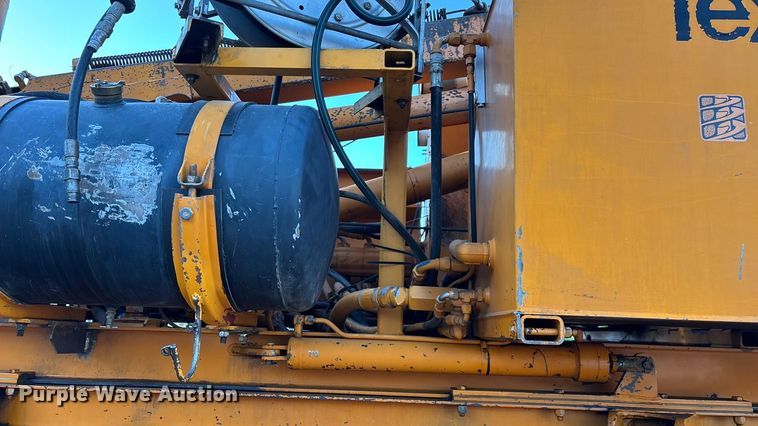 image for item ED2300 1992 Ford F700 pressure digger truck