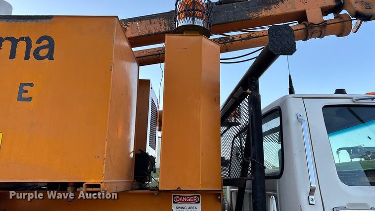 image for item ED2300 1992 Ford F700 pressure digger truck