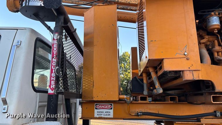 image for item ED2300 1992 Ford F700 pressure digger truck