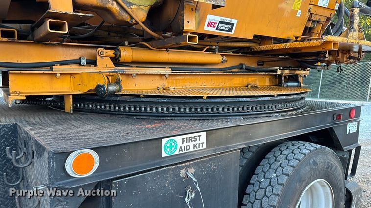 image for item ED2300 1992 Ford F700 pressure digger truck