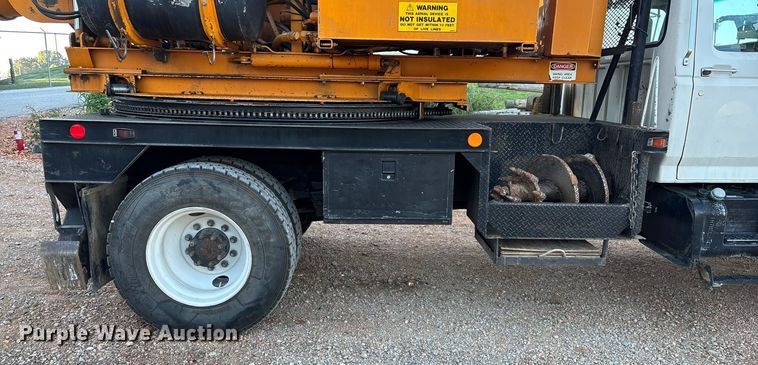 image for item ED2300 1992 Ford F700 pressure digger truck