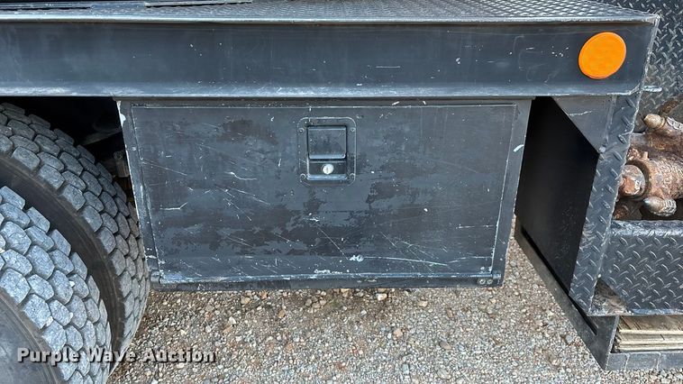 image for item ED2300 1992 Ford F700 pressure digger truck